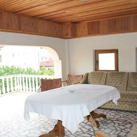 Casa Maria بيت ضيافة كوستِنيست